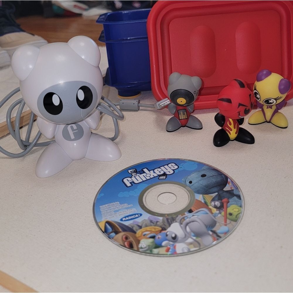 ☆ UB Funkeys Radica PC Game Lot 1 Hubs 3 Characters Game Disc 2007 Mattel ☆